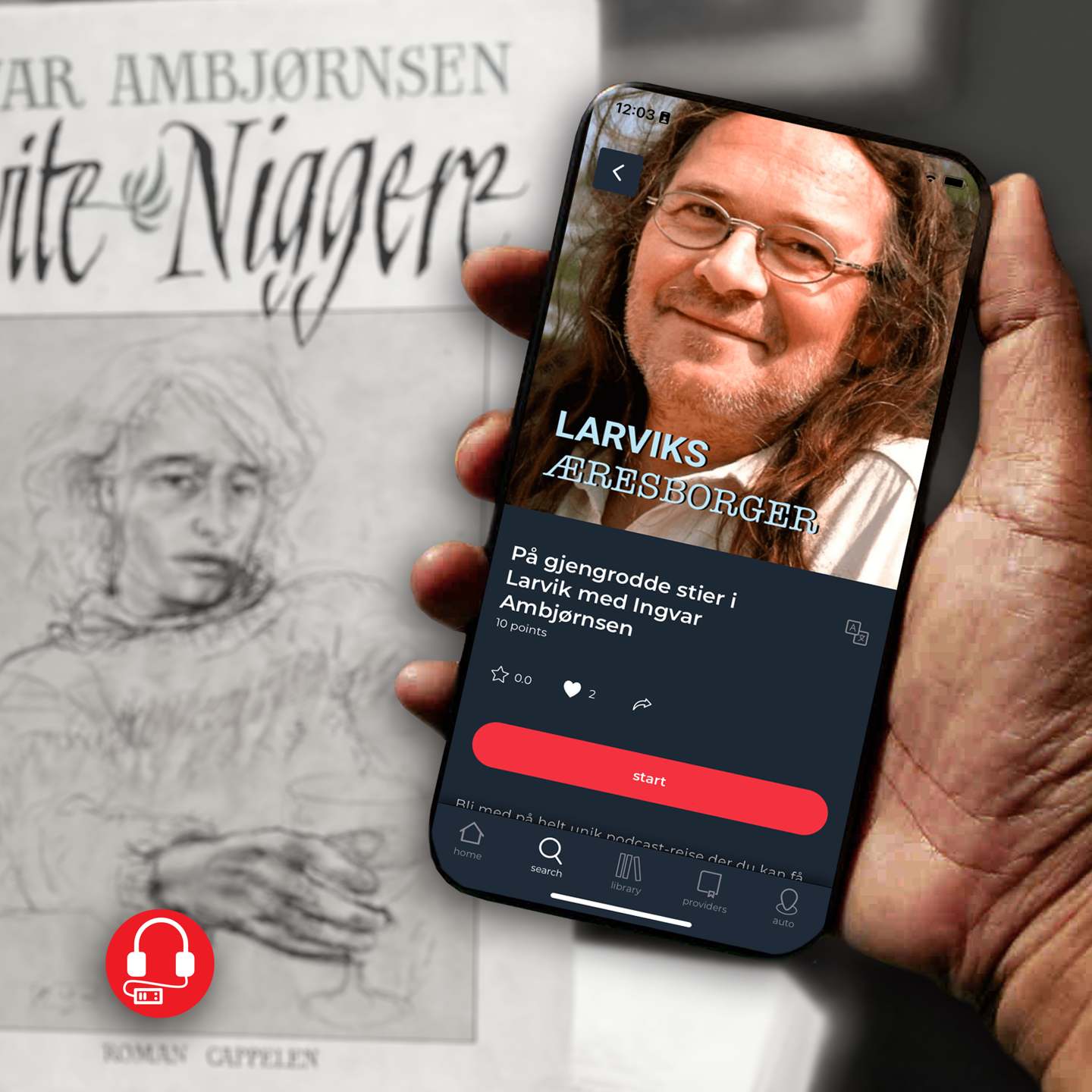 I bakgrunnen: omslaget til boka Hvite niggere. Foran: ei hand med en mobiltelefon, på skjermen bilde av Ingvar Ambjørnsen/startsiden til den litterære løypa i appen Voice of Norway. Illustrasjon