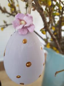 Egg med gullprikker. Foto