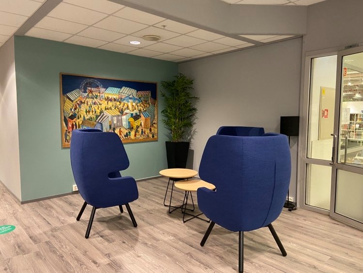 Sittegruppe med lenestoler, studiesonen "Lågene". Foto