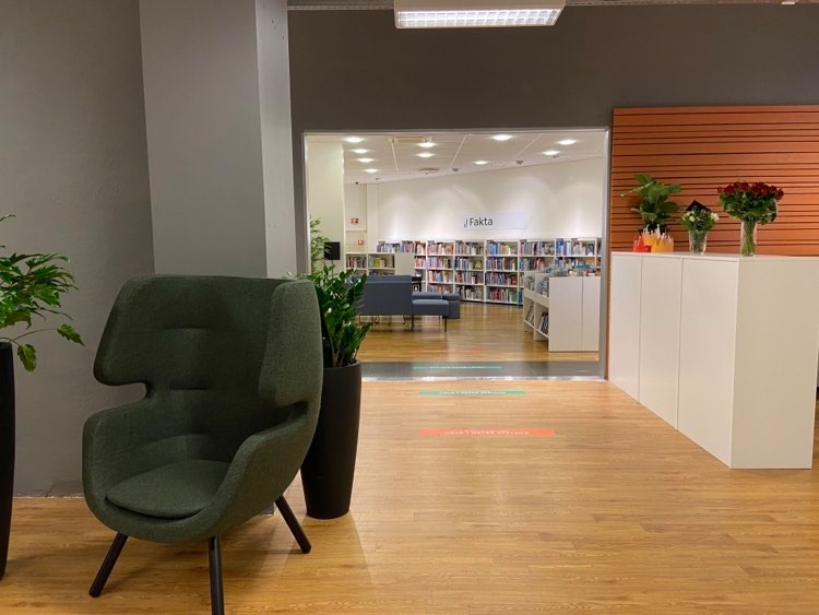 Utsikt fra voksenavdeling til barneavdeling. Foto