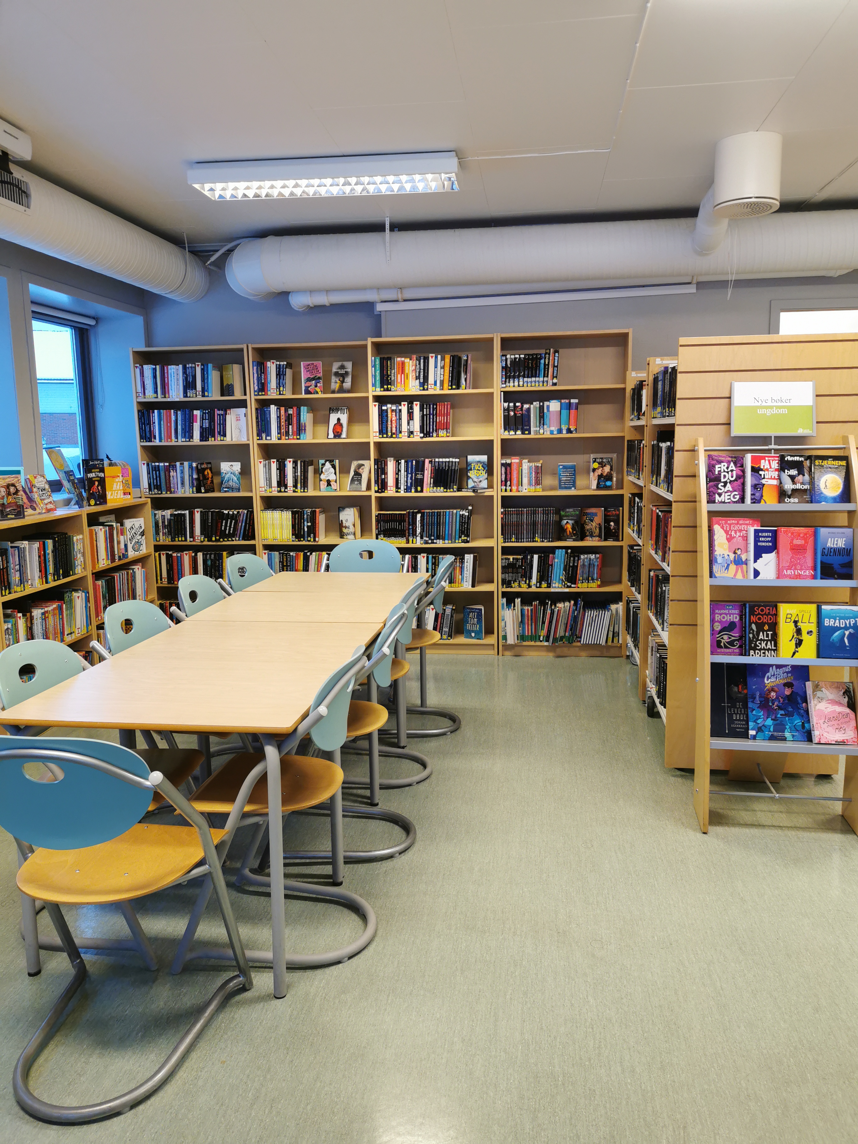 Langbord i barneavdelingen. Foto