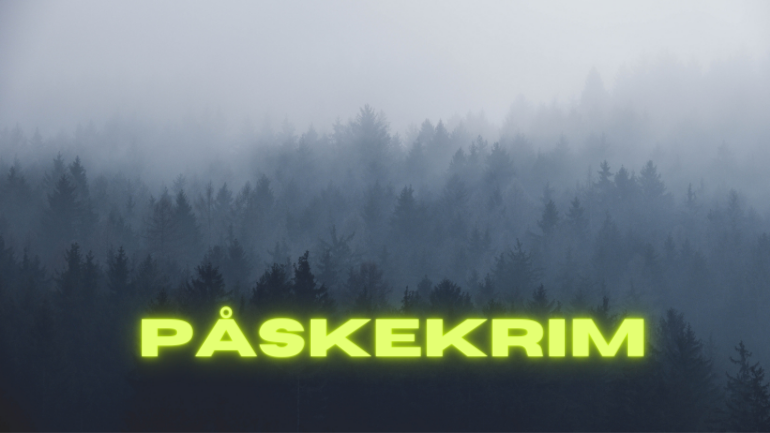 Foto av en mørk skog, over mørke grantrær ligger det tykk tåke. Nederst på bilde står det med gule store bokstaverr: Påskekrim.