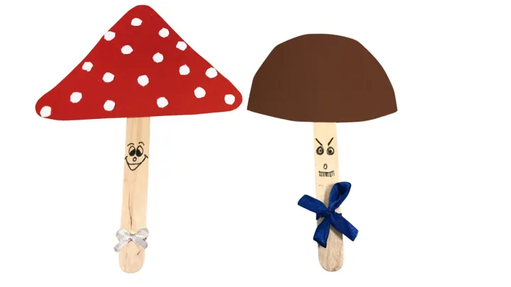 To sopp laget av ispinner og papir. Foto