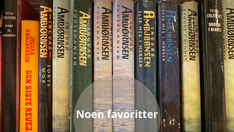 Foto av  Ambjørnsen-bøker i en bokhylle.