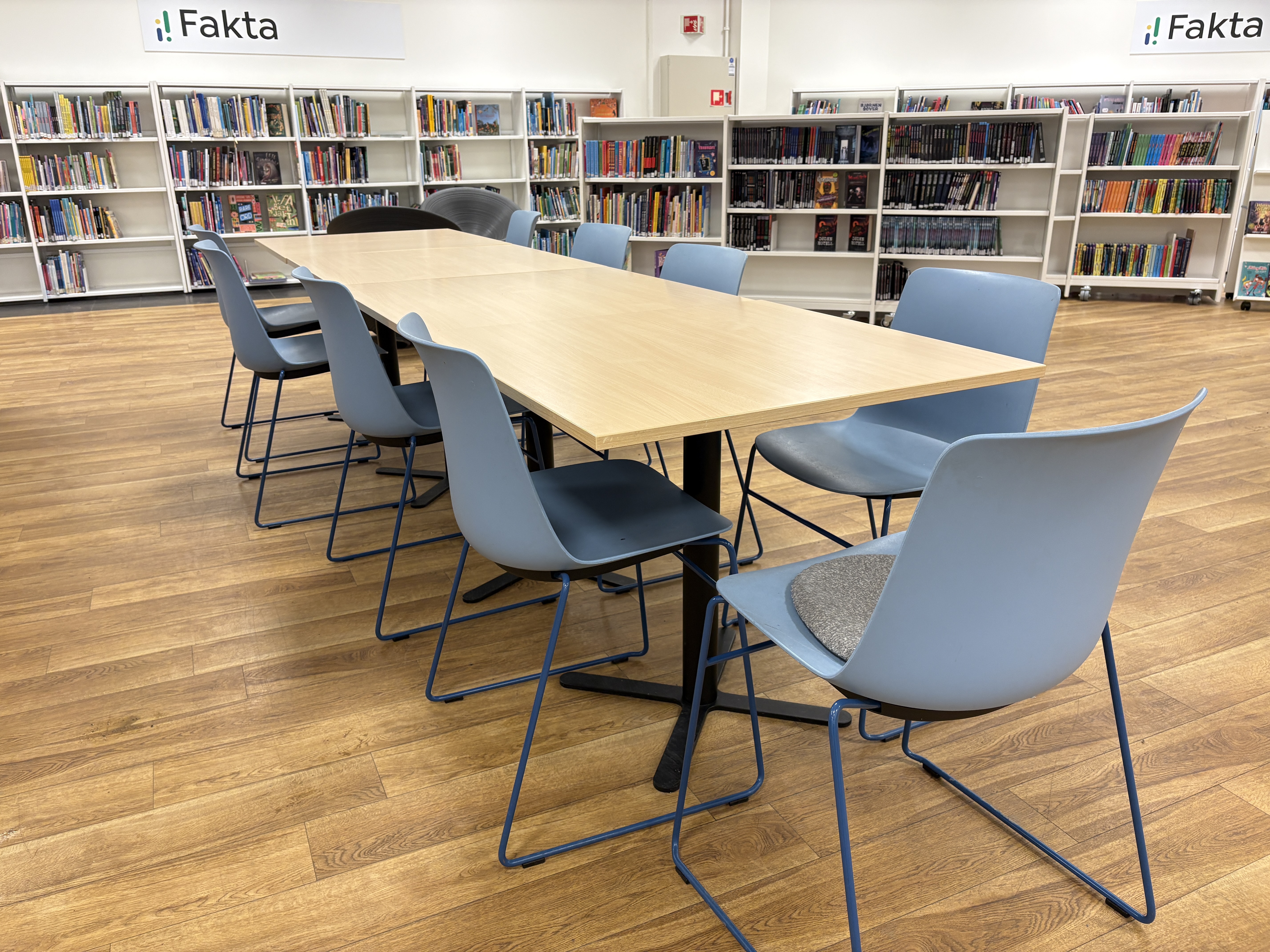 Langbord i barneavdelingen. Foto